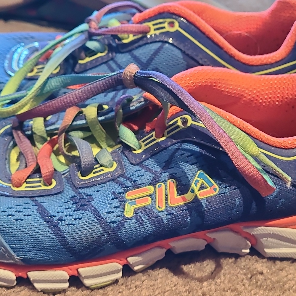 Fila Running Shoes With Memory Foam Soles Sz 7 - image 1